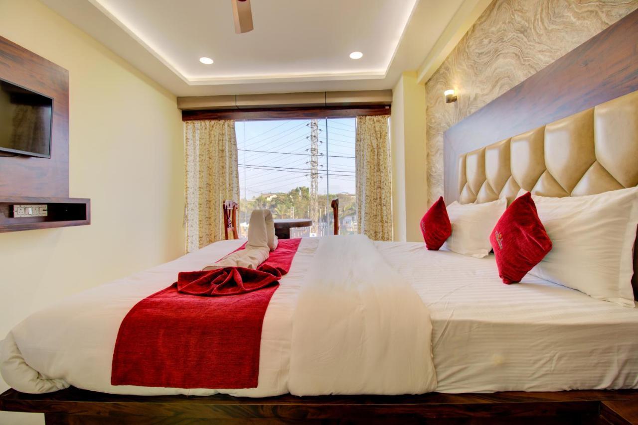 Hotel Samaira Residency,Dombivali Dive Екстер'єр фото